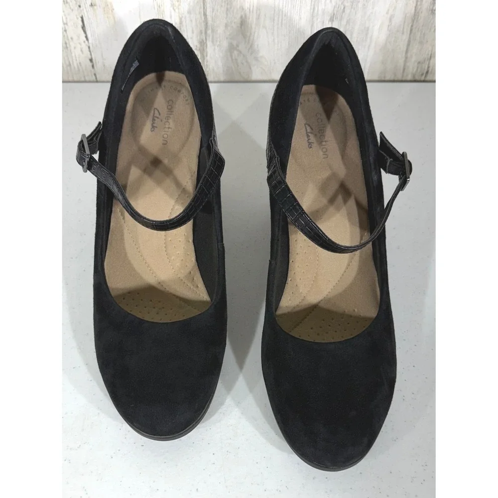 Clarks Mary Jane Pumps 8.5 Black Suede Croc Embossed Block Heel Dark Academia